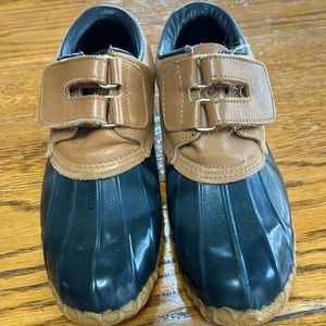Eddie Bauer waterproof ankle duck boots. Size 7. Navy blue and tan.